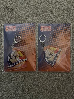 ROUND ONE One Piece Nami & Nico Robin Acrylic/Metal Clip-On Keychain