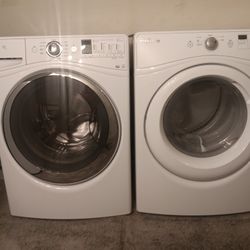 White Whirlpool Washer And Dryer Set 