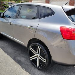 Nissan Rogue, Low Miles, Clean Title, 4 Cylinder Gas Saver, Registered, Smogged, 22"rims, No Issues Or Problems 