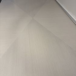 Modern Extendable Dining Table – Solid and Elegant Light Wood Finish