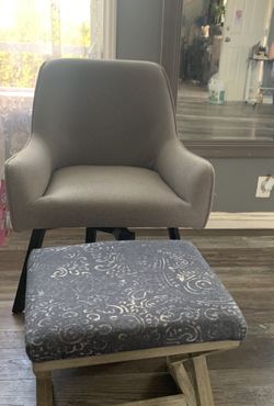 chair with foot rest 