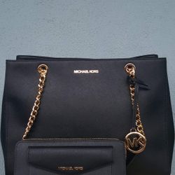 Michael Kors Large Tote And Wallet 