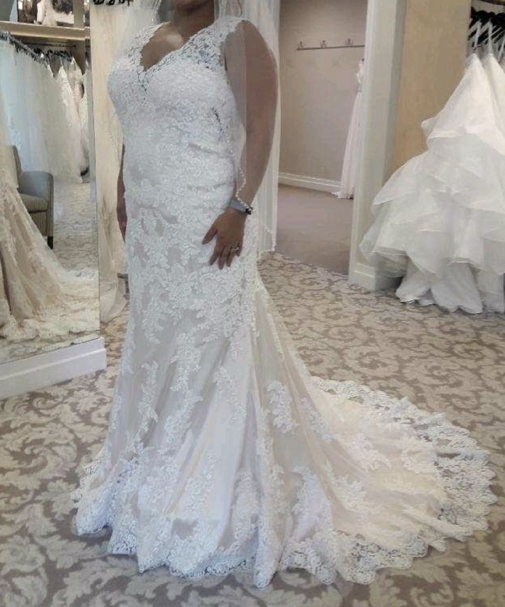 New Unaltered Never Worn Wedding Dress