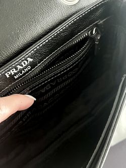 Authentic Prada Tote Leather Handbag for Sale in Miami, FL - OfferUp