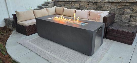 Modern Fire Pit Table w/ Hidden propane Tank Storage - Excellent Condition
