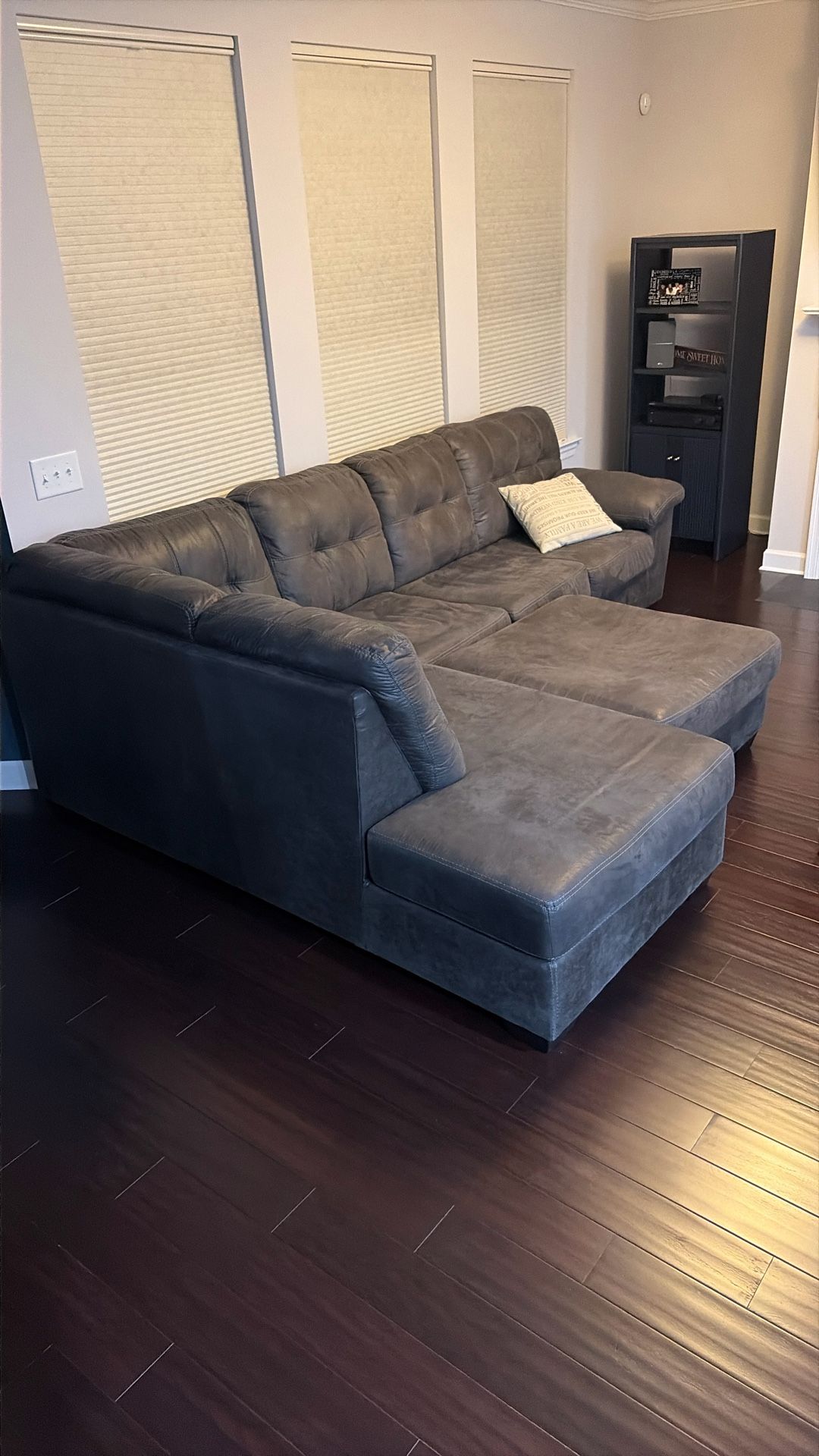 Sectional w/table & Lamp