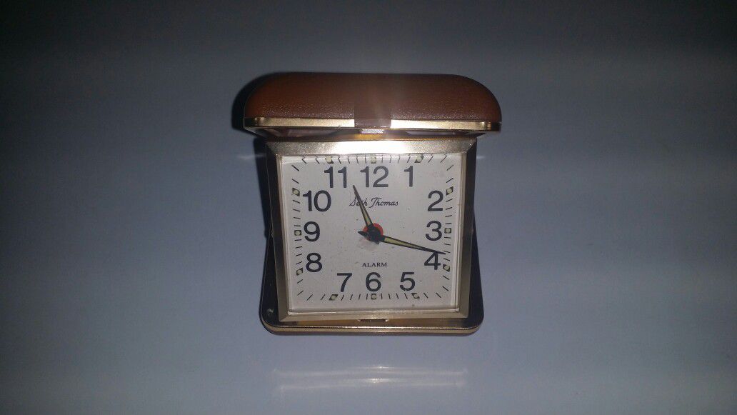 1970s Seth Thomas portable travel alarm clock working!