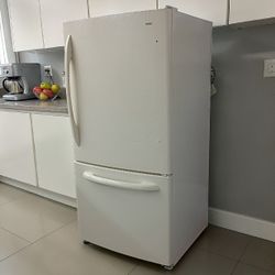 Kenmore White Fridge Freezer Refrigerator 