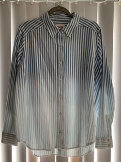 Mossimo White and blue striped button down collared long sleeved shirt