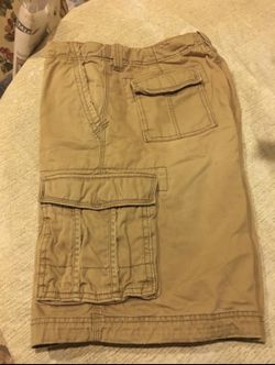 New AEROPOSTALE. Cargo Shorts. Size 34 for men's .