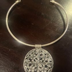 Beautiful Silver Choker/necklace 