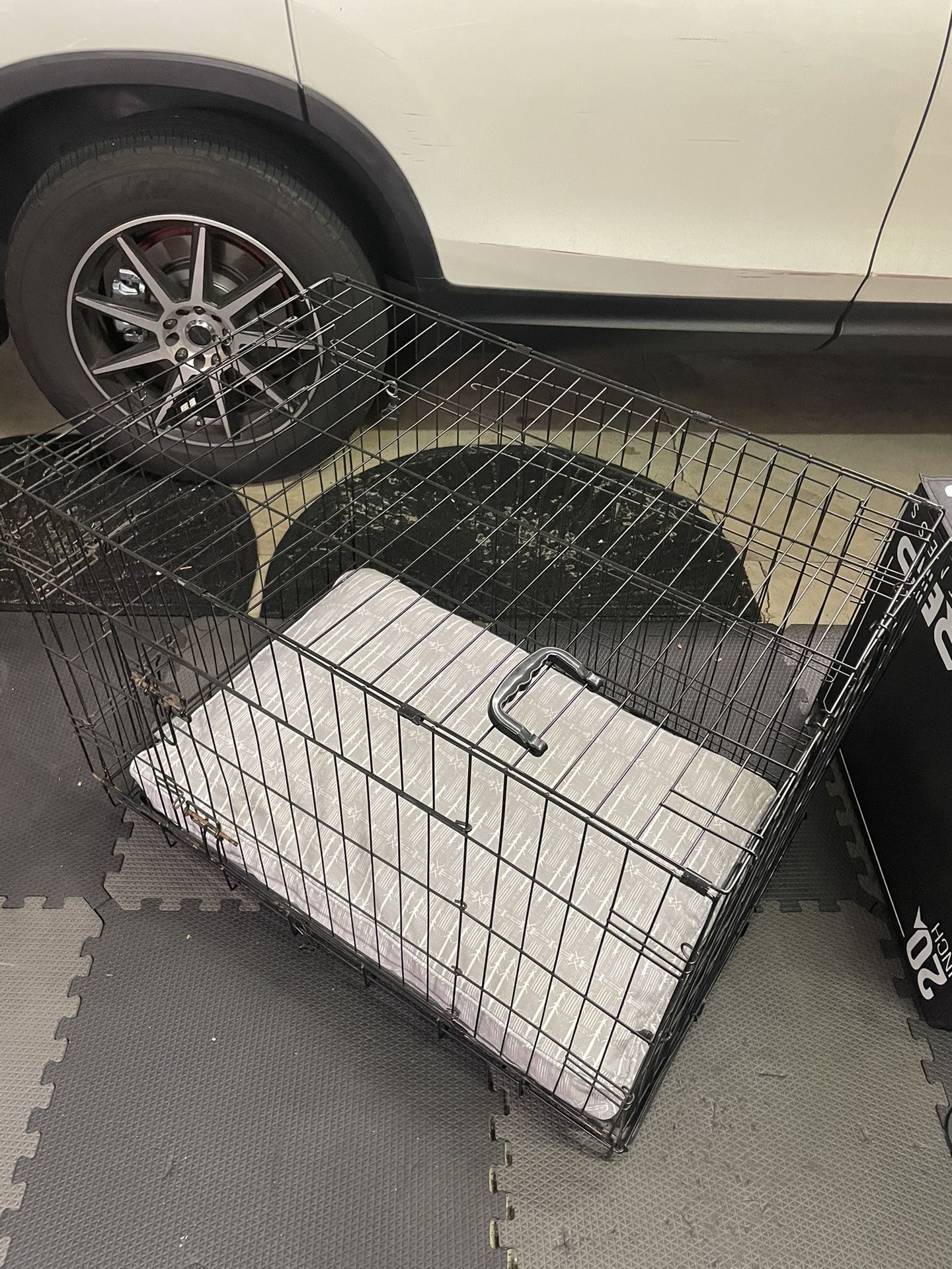 dog crate with bed never used 24x24x36