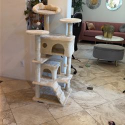 Cat Tree In Excellent Condition Never Used 