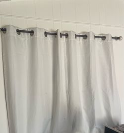 Curtain Rod with Brackets – Good Condition