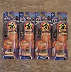 Moose Toys Space Jam: A New Legacy - 4 Pack - 2" Lebron, Daffy Duck, Lola Bunny, & 1 Mystery Figures