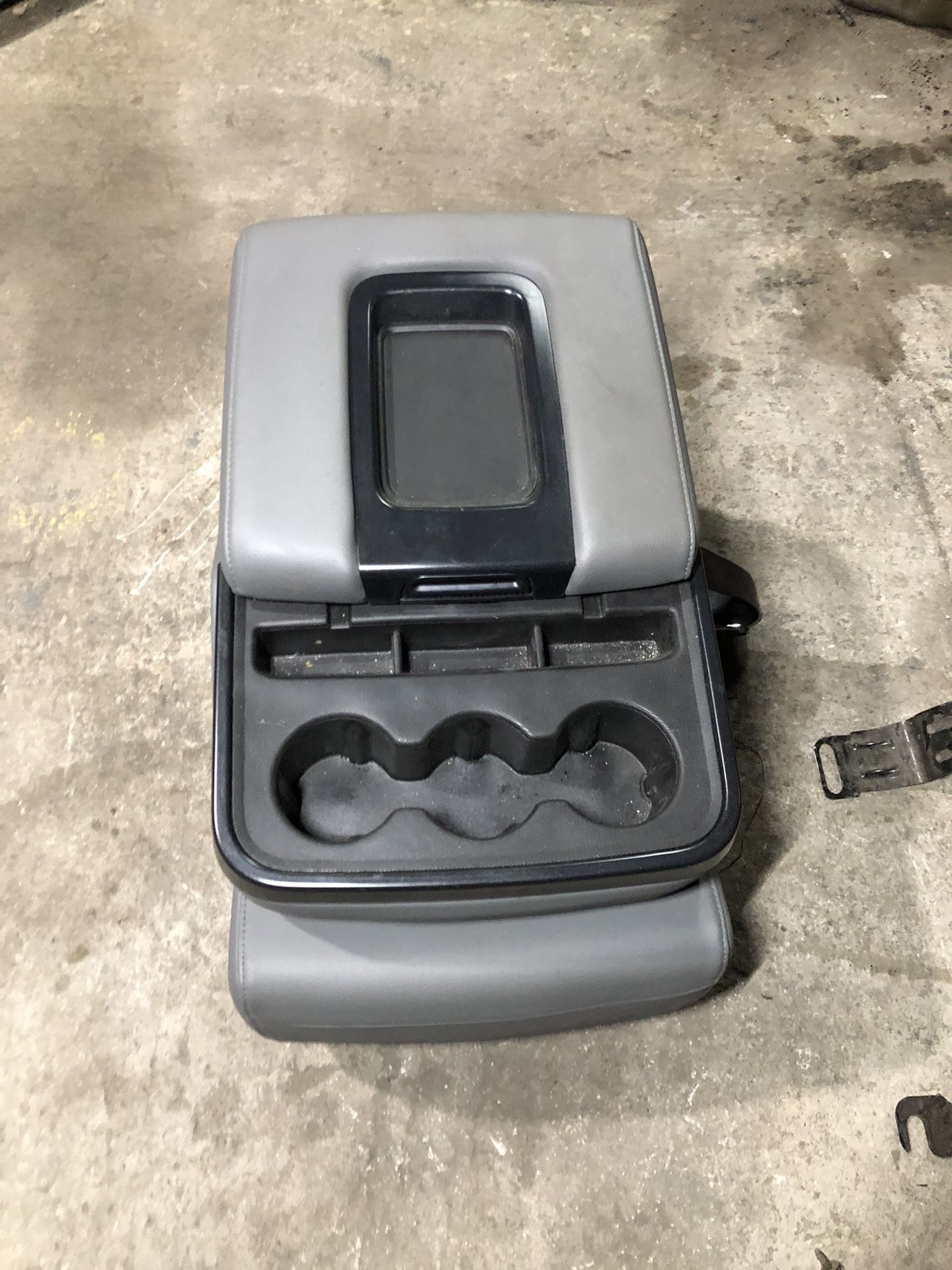 Center console jump seat flip up seat 14-18 Chevy Silverado GMC Sierra
