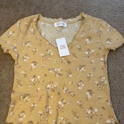 Women’s Juniors Crop Top Size Medium 