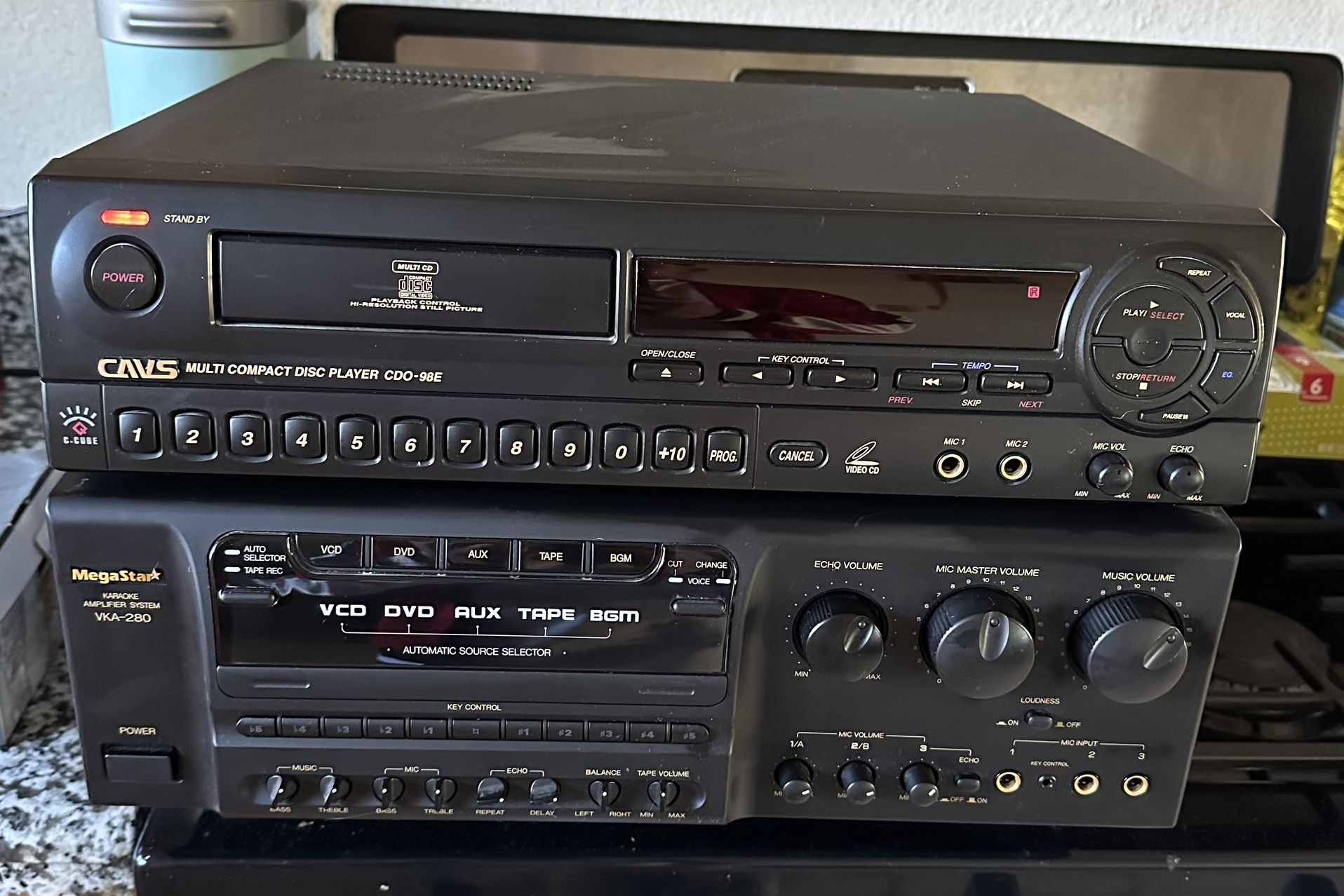 CAVS MULTI COMPACT DISC PLAYER CDO COMBINED WITH MEGASTAR KARAOKE AMPLIFIER 