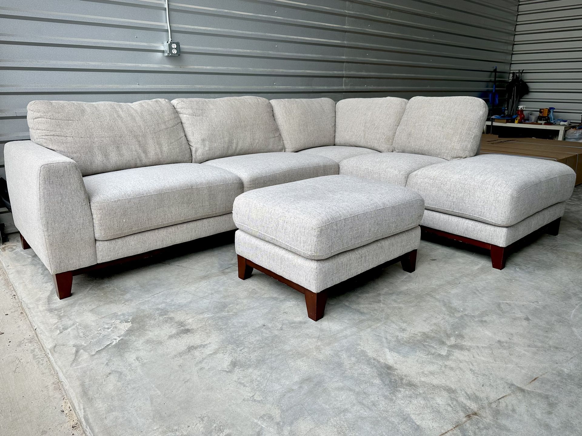 Gorgeous Sectional w/ Ottoman - $600 obo