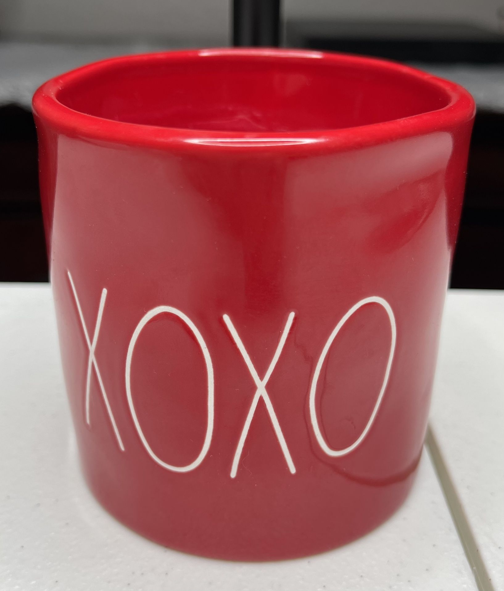 Rae Dunn XOXO sparkling champagne candle