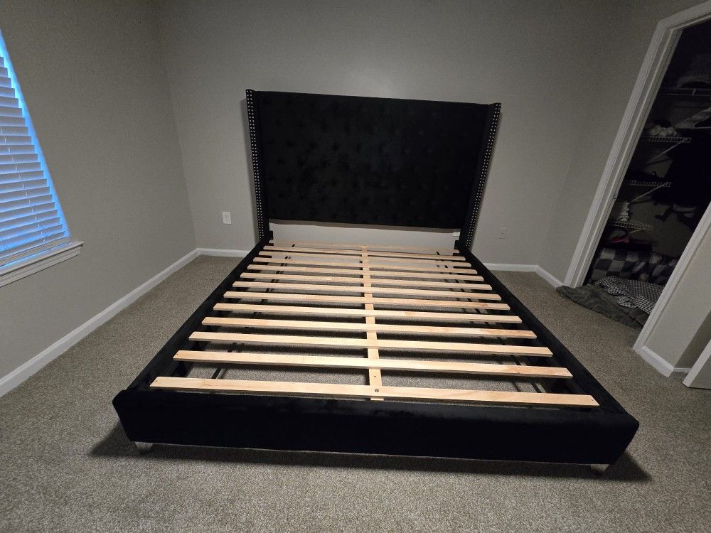 Brand NEW KING BEDFRAME