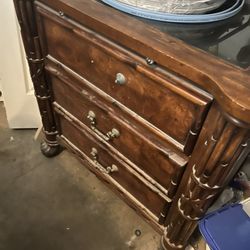 Antique Solid Maplewood Dresser – Excellent Condition