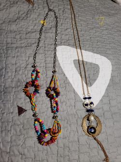 Mas de 40 Collares de fantasia