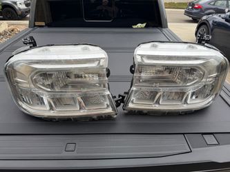 2023 Ford Maverick XLT Stock Chrome Headlights