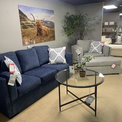 Navy Sofa  /Next-Gen Nuvella Fabric / Sofá Cómodo