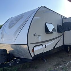 2017 Travel Trailer Coacment  30 Feet