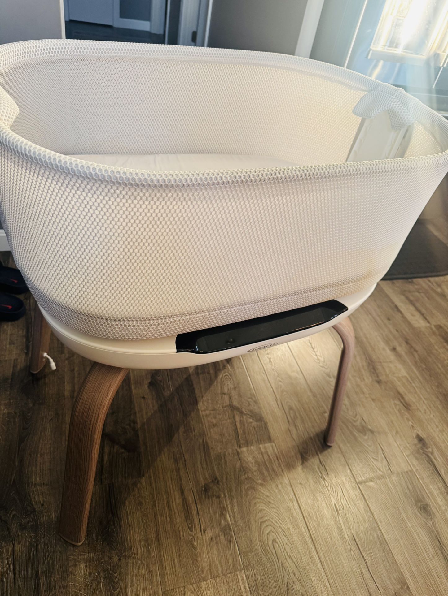 Graco SmartSense Soothing Baby Bassinet Graco