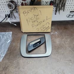 Free 2013 Chevy/Sierra Pickup Bezel & Door Handle
