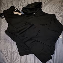 Black Essentials Set📲✅