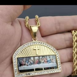 Yellow Gold Plated And Stainless Steel Last Supper Man’s Necklace With Crystal 