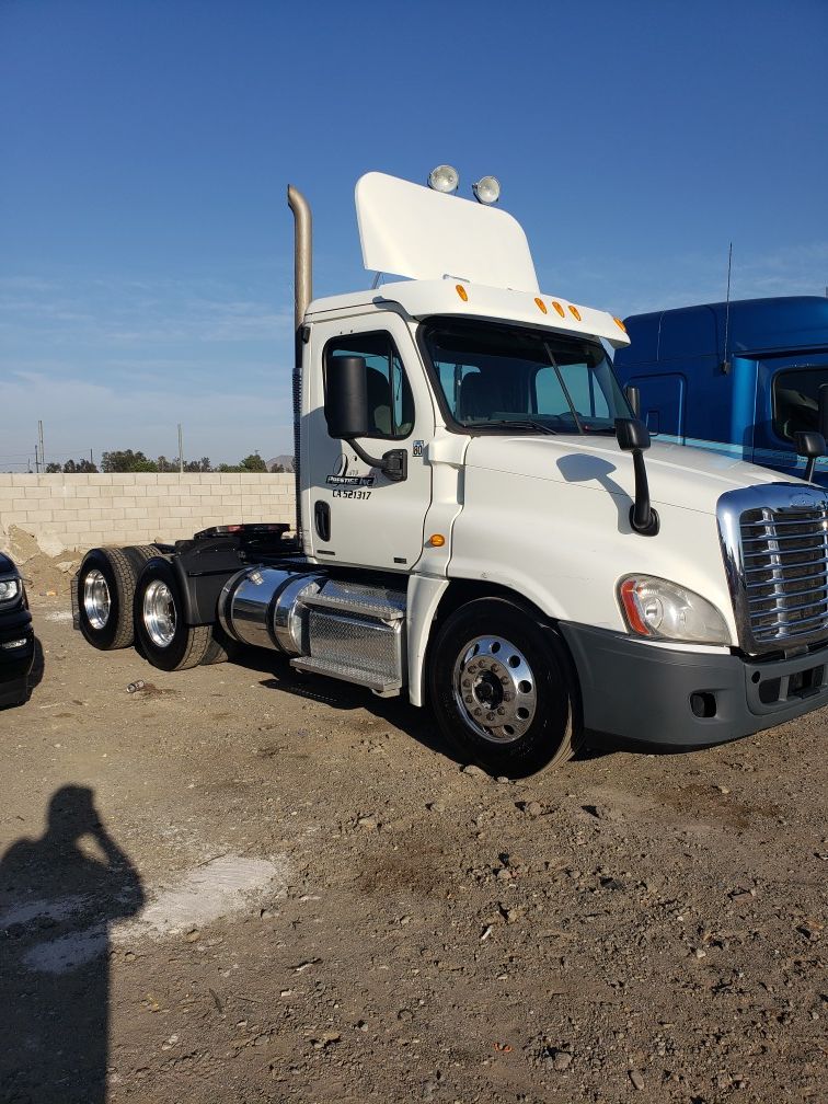 Freightliner day cab Freightliner open for trades or dodge dually let me know what u have