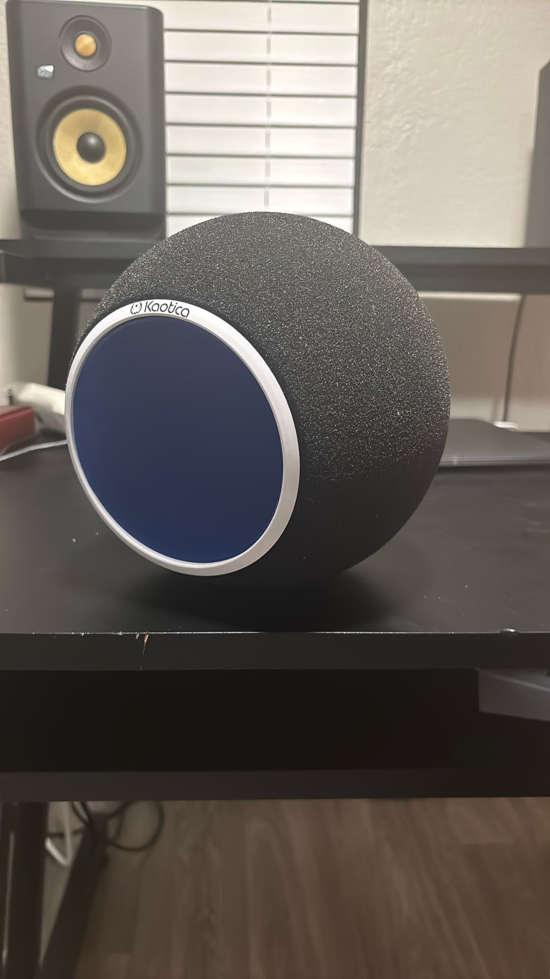 KAOTICA EYEBALL MIC BOOTH