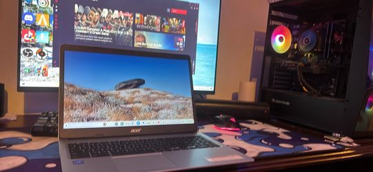 Chromebook Acer 315,intel And It Comes With A Case, Mouse And Charger 