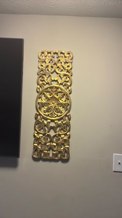 Two gold wall decoration