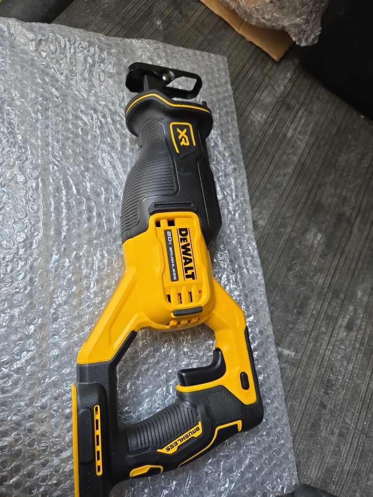 DEWALT 20VMAX XR BRUSHLESS VARIABLE SPEED RECIPROCATING SAW NEW (TOOL ONLY)