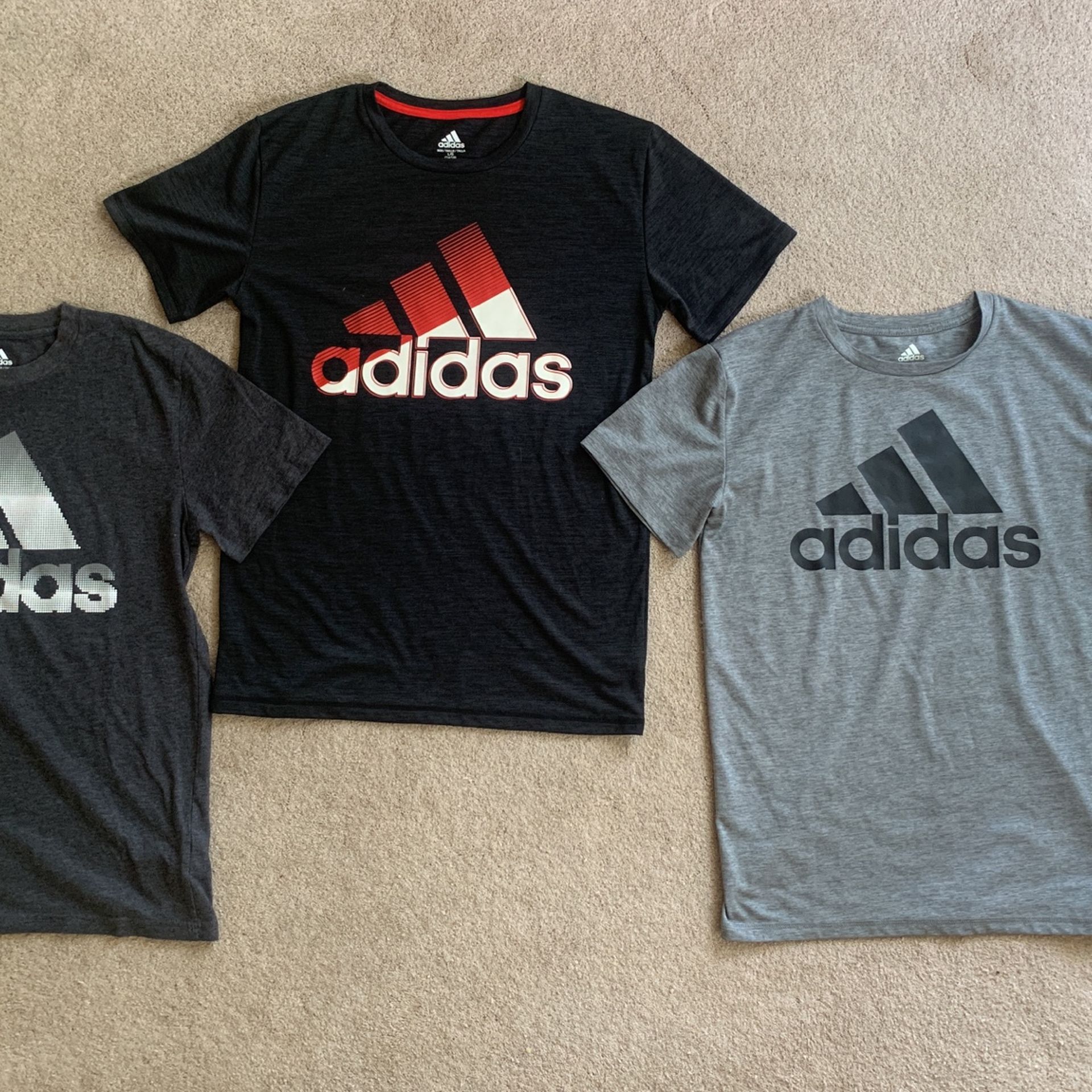 New Adidas Boys T-Shirts Size Large