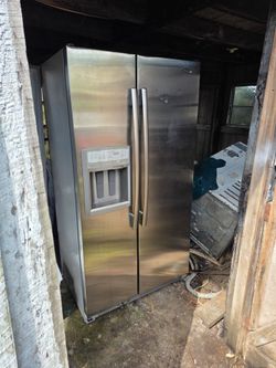 😘Excellent, running gigantic whirlpool stainless steel side by side refrigerator😍 35 inches, approximately wide🥰 Has all the shelves & drawers ins
