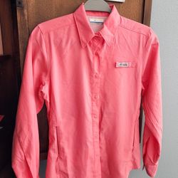 4  Ladies Columbia PFG Shirts X-Small $50 OBO