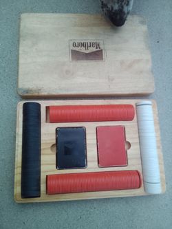 Marlboro poker set