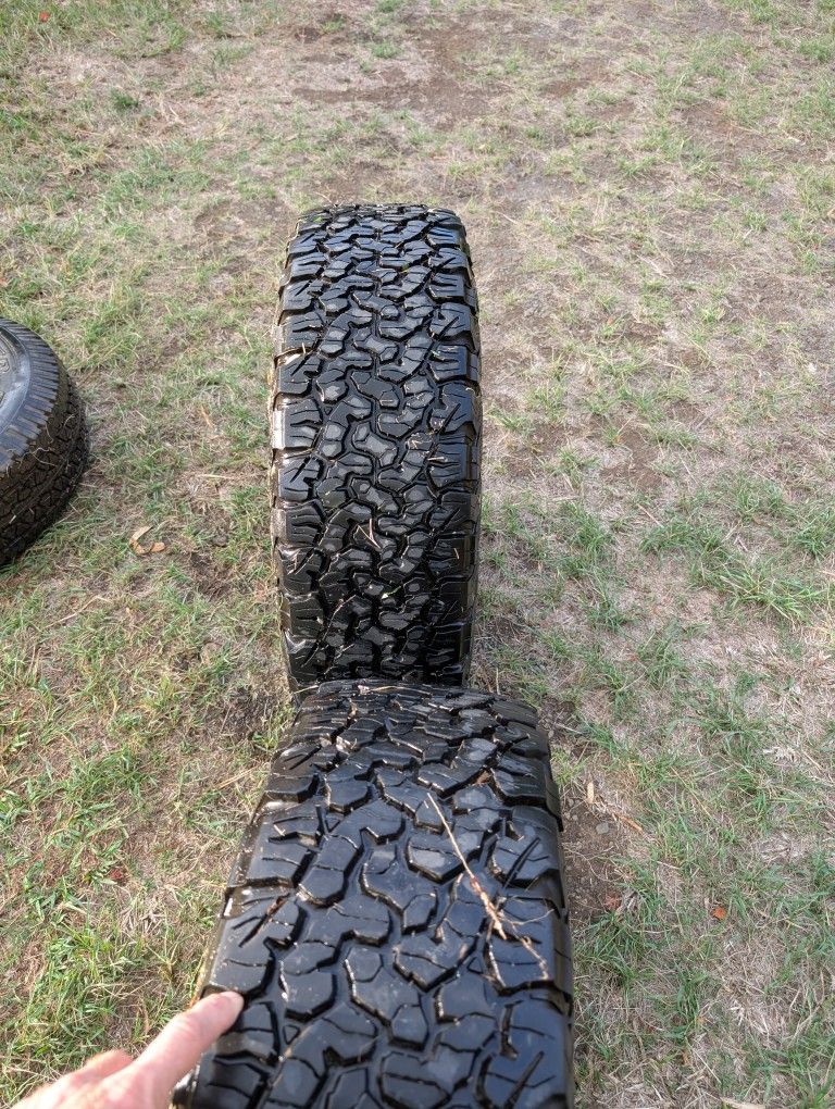 2 BF Goodrich Tires 30x9.5R15 LT