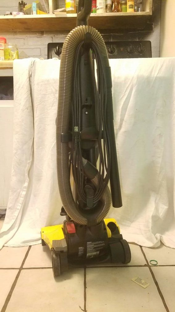 EUREKA POWERLINE VACUUM CLEANER 12. AMPS MAX POWER MODEL 4773 retail