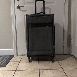 Lucas Medium Suitcase