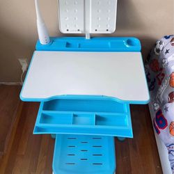 Kids learning desk with chair