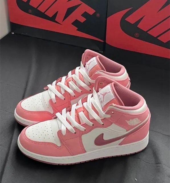 Air Jordan 1 Pink Shoes Size 7