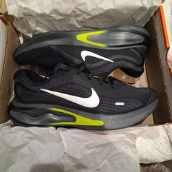 Mens Size 8.5 Running Shoes. Nike Journey is the version.