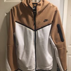 Nike Tech